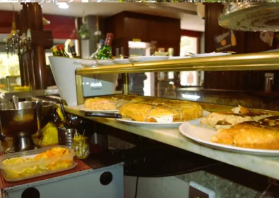 Tortillas recién hechas en la barra del bar